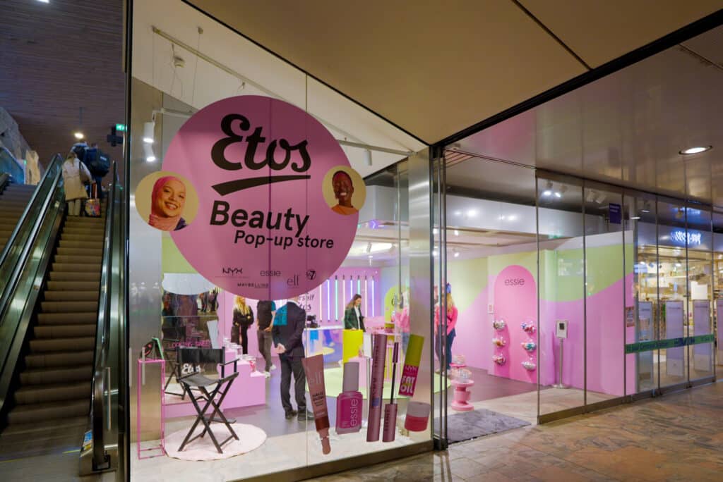 Etos-popup-store-door-cialona-expo-winkel-station-rotterdam-en-utrecht-centraal